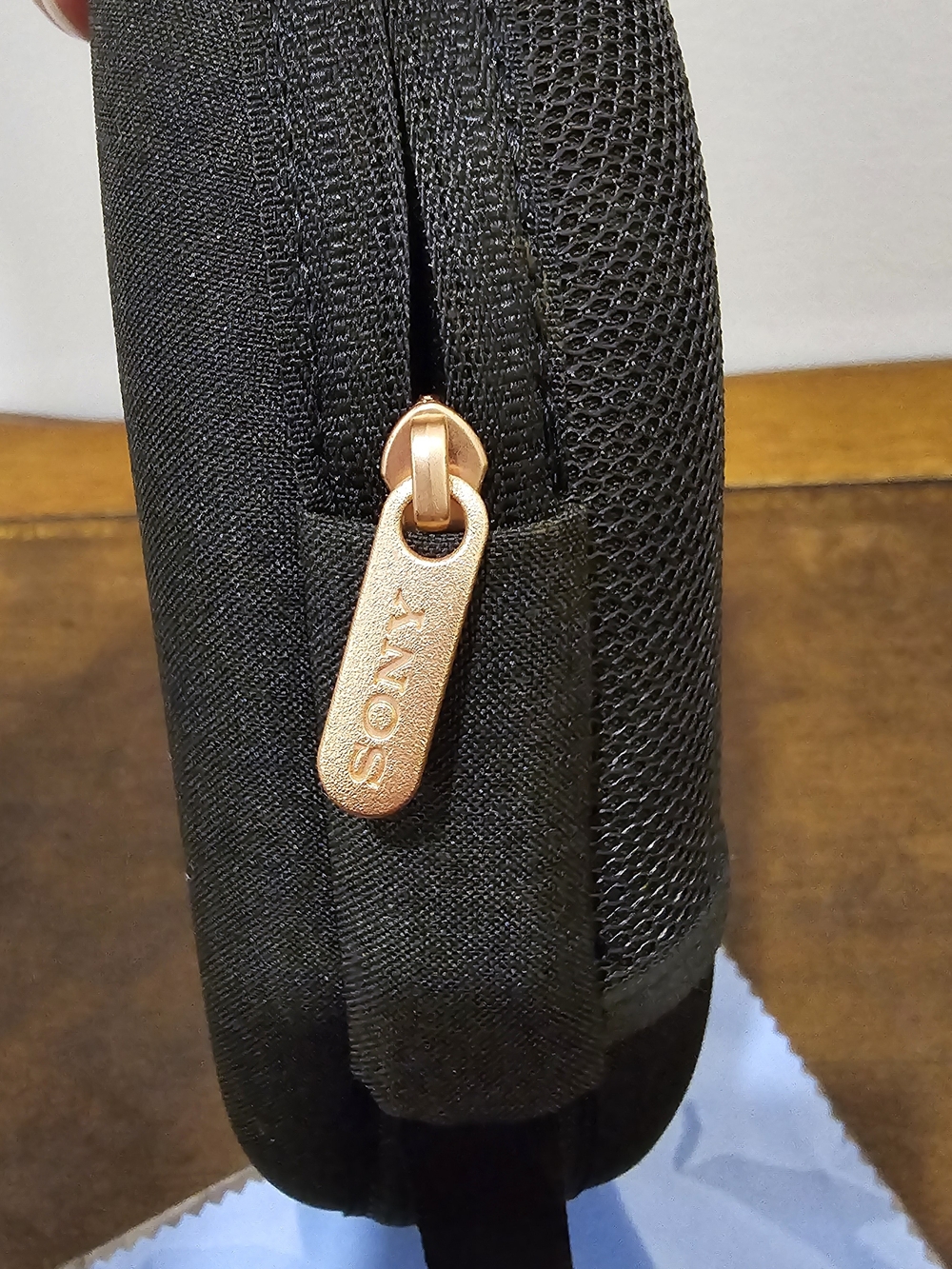 Official Sony WH-1000XM3 Headphone Case OEM Hard Case‎ + In-Flight Adapter - Picture 2 of 6